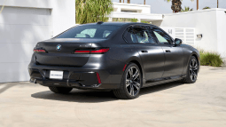 BMW I7