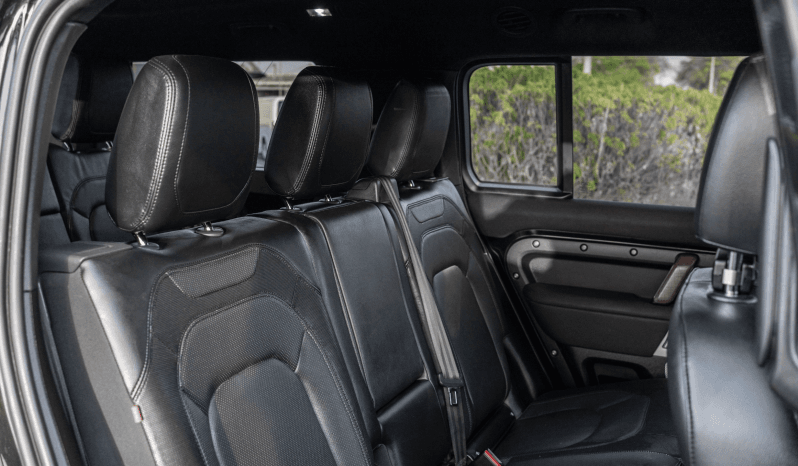 
								Land Rover Defender 2023 full									