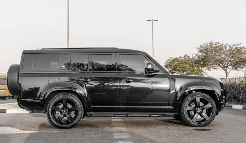
								Land Rover Defender 2023 full									
