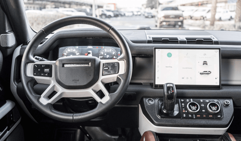 
								Land Rover Defender 2023 full									