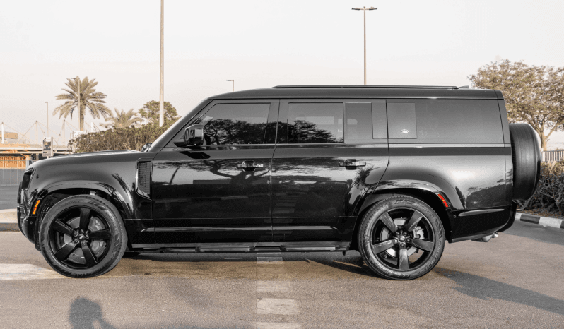 
								Land Rover Defender 2023 full									
