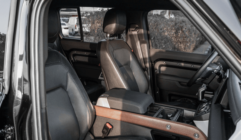 
								Land Rover Defender 2023 full									