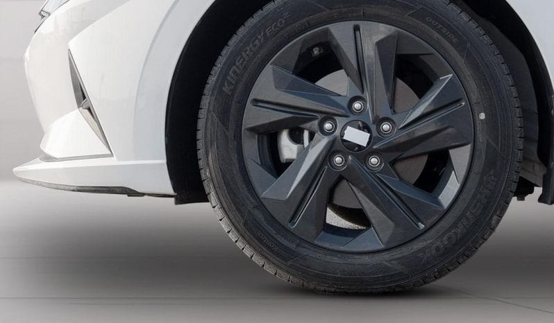 
								Hyundai Elantra GCC Specs full									
